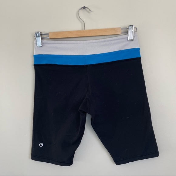 Lululemon Groove Shorts Extra Long Tall Cut Biker Style Black with Blue Waist - Picture 3 of 4